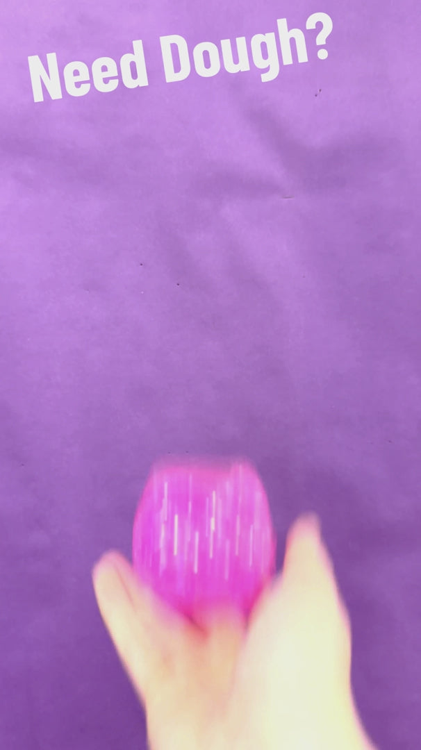 A video showcasing the viral squishy cube.